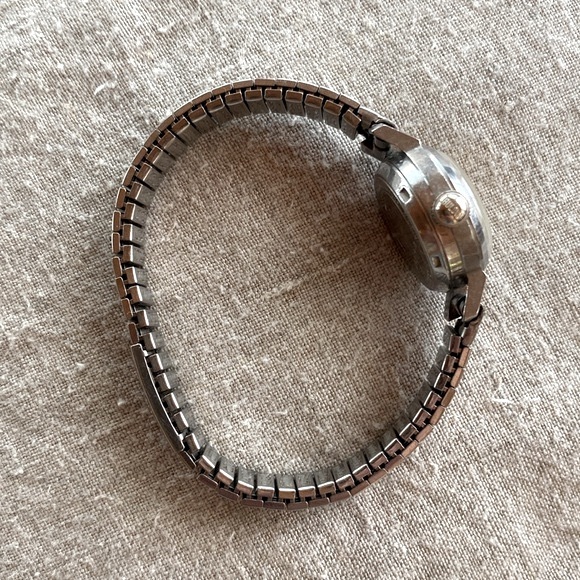 Mid Century Bulova Watch - Picture 7 of 8